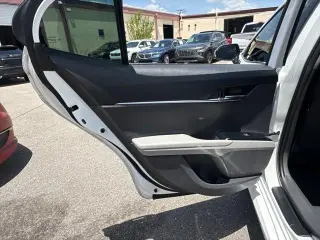 Toyota Camry Híbrido 2020 LE 4 puertas Sedan