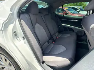 Toyota Camry Híbrido 2020 LE 4 puertas Sedan