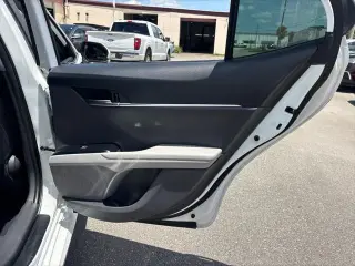 Toyota Camry Híbrido 2020 LE 4 puertas Sedan