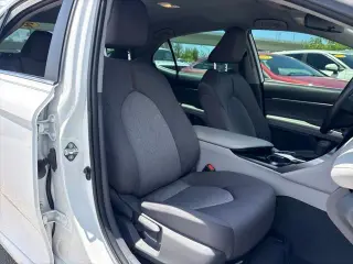 Toyota Camry Híbrido 2020 LE 4 puertas Sedan