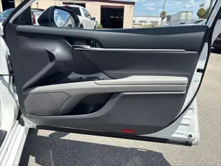 Toyota Camry Híbrido 2020 LE 4 puertas Sedan