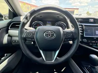 Toyota Camry Híbrido 2020 LE 4 puertas Sedan