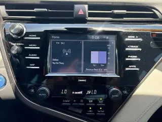Toyota Camry Híbrido 2020 LE 4 puertas Sedan