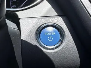 Toyota Camry Híbrido 2020 LE 4 puertas Sedan