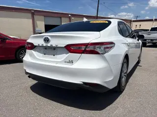 Toyota Camry Híbrido 2020 LE 4 puertas Sedan