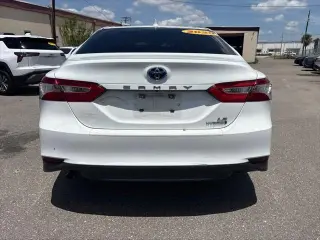 Toyota Camry Híbrido 2020 LE 4 puertas Sedan