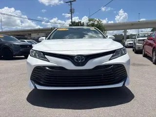 Toyota Camry Híbrido 2020 LE 4 puertas Sedan