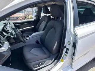 Toyota Camry Híbrido 2020 LE 4 puertas Sedan