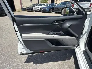 Toyota Camry Híbrido 2020 LE 4 puertas Sedan