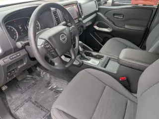 Nissan Frontier 2024 4x4 SV 4 puertas King Cab 1.86 m
