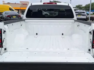 Nissan Frontier 2024 4x4 SV 4 puertas King Cab 1.86 m