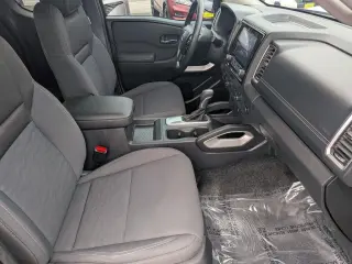 Nissan Frontier 2024 4x4 SV 4 puertas King Cab 1.86 m