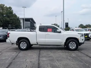Nissan Frontier 2024 4x4 SV 4 puertas King Cab 1.86 m