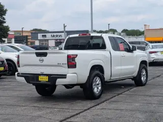 Nissan Frontier 2024 4x4 SV 4 puertas King Cab 1.86 m