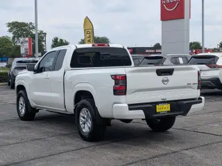 Nissan Frontier 2024 4x4 SV 4 puertas King Cab 1.86 m
