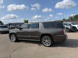 GMC Yukon XL 2019 4x4 Denali 4 puertas SUV