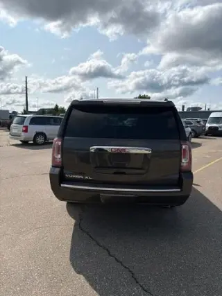 GMC Yukon XL 2019 4x4 Denali 4 puertas SUV