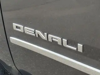 GMC Yukon XL 2019 4x4 Denali 4 puertas SUV