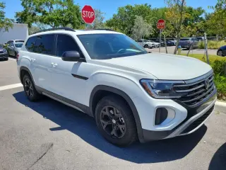 Volkswagen Atlas 2024 AWD Peak Edition SE 4Motion 4 puertas SUV con Tecnología