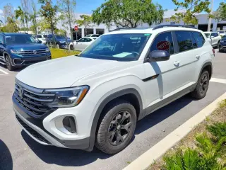 Volkswagen Atlas 2024 AWD Peak Edition SE 4Motion 4 puertas SUV con Tecnología
