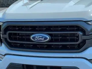 Ford F-150 2023 4x4 XLT 4 puertas SuperCrew 5.5 pies. SB