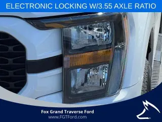 Ford F-150 2023 4x4 XL 4 puertas SuperCrew 5.5 pies. SB