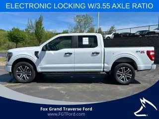 Ford F-150 2023 4x4 XL 4 puertas SuperCrew 5.5 pies. SB