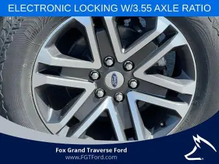 Ford F-150 2023 4x4 XL 4 puertas SuperCrew 5.5 pies. SB