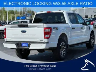 Ford F-150 2023 4x4 XL 4 puertas SuperCrew 5.5 pies. SB