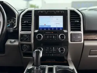 Ford F-150 2020 4x4 Lariat 4 puertas SuperCrew 5.5 pies. SB