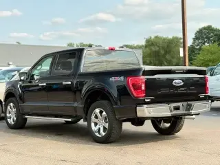 Ford F-150 2022 4x4 XLT 4 puertas SuperCrew 5.5 pies. SB