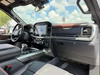 Ford F-150 2023 4x4 Lariat 4 puertas SuperCrew 5.5 pies. Caja corta