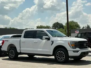 Ford F-150 2023 4x4 Lariat 4 puertas SuperCrew 5.5 pies. Caja corta