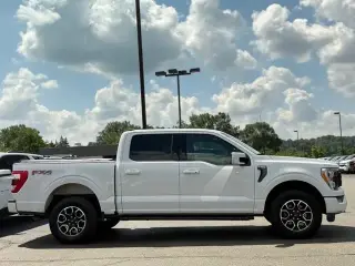 Ford F-150 2023 4x4 Lariat 4 puertas SuperCrew 5.5 pies. Caja corta