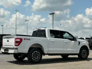 Ford F-150 2023 4x4 Lariat 4 puertas SuperCrew 5.5 pies. Caja corta