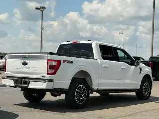 Ford F-150 2023 4x4 Lariat 4 puertas SuperCrew 5.5 pies. Caja corta