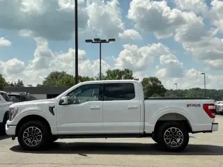 Ford F-150 2023 4x4 Lariat 4 puertas SuperCrew 5.5 pies. Caja corta