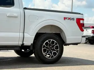 Ford F-150 2023 4x4 Lariat 4 puertas SuperCrew 5.5 pies. Caja corta