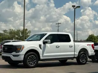 Ford F-150 2023 4x4 Lariat 4 puertas SuperCrew 5.5 pies. Caja corta