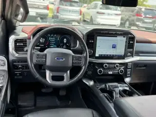 Ford F-150 2023 4x4 Lariat 4 puertas SuperCrew 5.5 pies. Caja corta