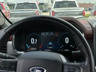 Ford F-150 2023 4x4 Lariat 4 puertas SuperCrew 5.5 pies. Caja corta