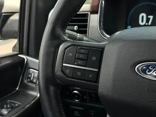 Ford F-150 2023 4x4 Lariat 4 puertas SuperCrew 5.5 pies. Caja corta