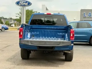 Ford F-150 2023 4x4 XLT 4 puertas SuperCrew 5.5 pies. SB