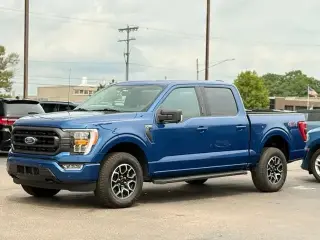 Ford F-150 2023 4x4 XLT 4 puertas SuperCrew 5.5 pies. SB