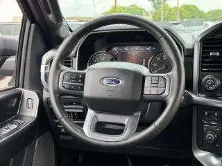 Ford F-150 2023 4x4 XLT 4 puertas SuperCrew 5.5 pies. SB