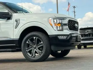 Ford F-150 2023 4x4 XLT 4 puertas SuperCrew 5.5 pies. SB
