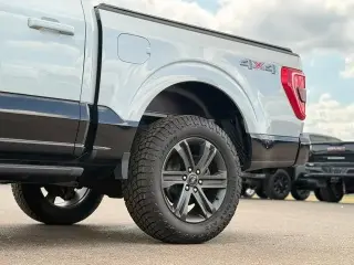 Ford F-150 2023 4x4 XLT 4 puertas SuperCrew 5.5 pies. SB