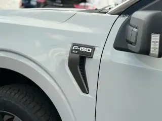 Ford F-150 2023 4x4 XLT 4 puertas SuperCrew 5.5 pies. SB