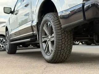 Ford F-150 2023 4x4 XLT 4 puertas SuperCrew 5.5 pies. SB