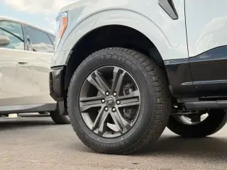 Ford F-150 2023 4x4 XLT 4 puertas SuperCrew 5.5 pies. SB